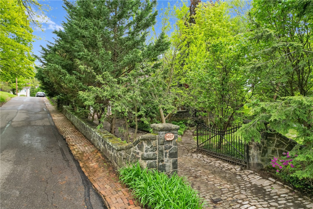 Ben Avon, Pennsylvania 15202, United States, 3 Bedrooms Bedrooms, ,3 BathroomsBathrooms,Residential,Contingent,126647