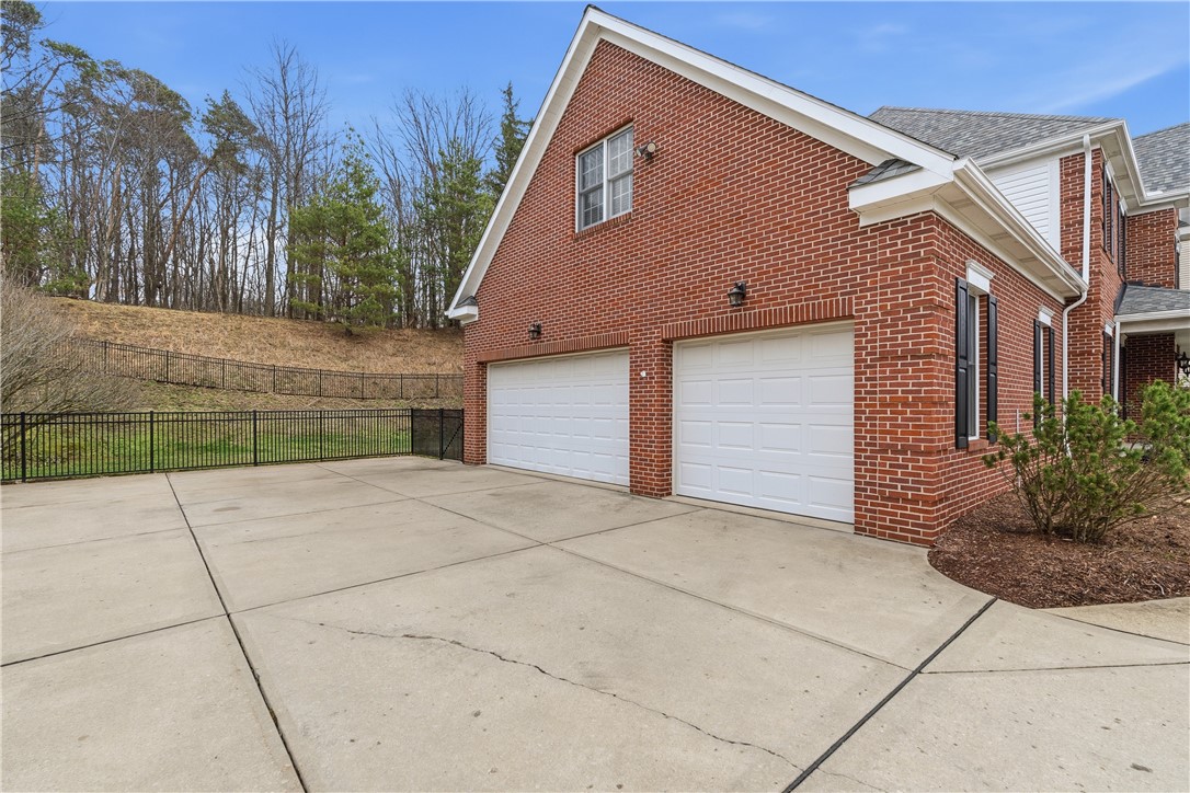 345 Ivy Dr