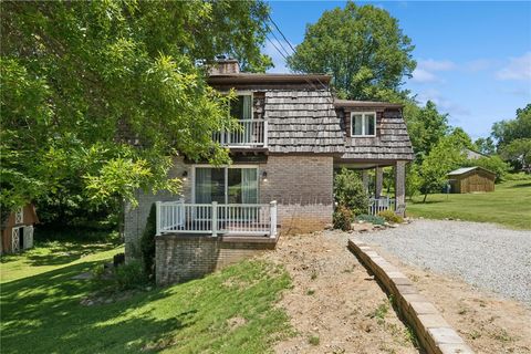 Photo of 1000 Weir Dr, Rostraver, PA 15012 (MLS # 1758611)