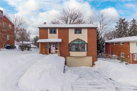 Photo of 1119 Sarah St, Bethel Park, PA 15102 (MLS # 1738232)