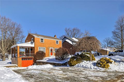 Photo of 440 Brunner Dr, Monroeville, PA 15146 (MLS # 1739278)