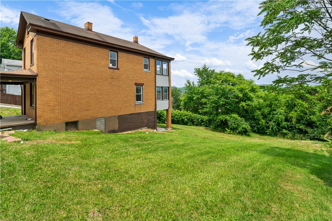 Photo 18 of 24 of 939 Toman Avenue house