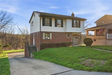 Photo of 3832 Cynthia Dr, Pittsburgh, PA 15227 (MLS # 1752845)