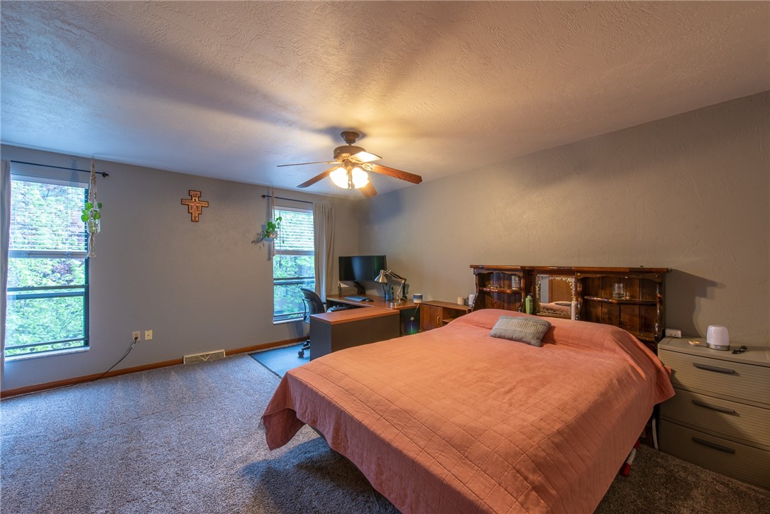 Ross Twp, Pennsylvania 15202, United States, 2 Bedrooms Bedrooms, ,2 BathroomsBathrooms,Residential,Pending,124041