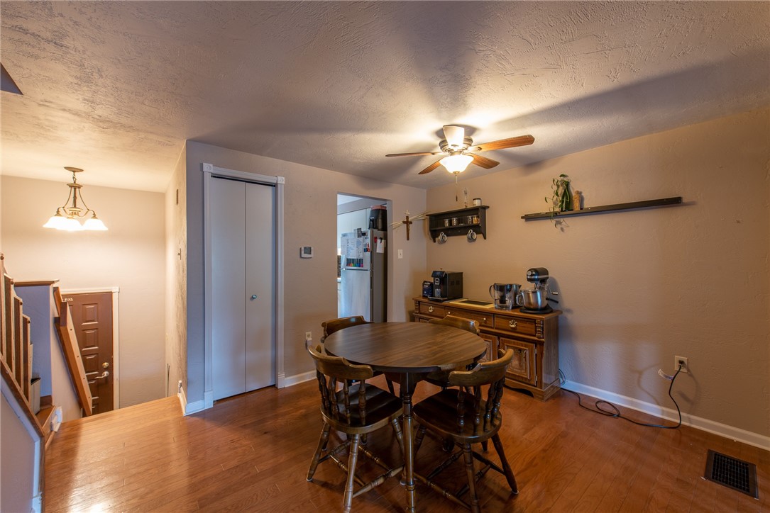 Ross Twp, Pennsylvania 15202, United States, 2 Bedrooms Bedrooms, ,2 BathroomsBathrooms,Residential,Pending,124041