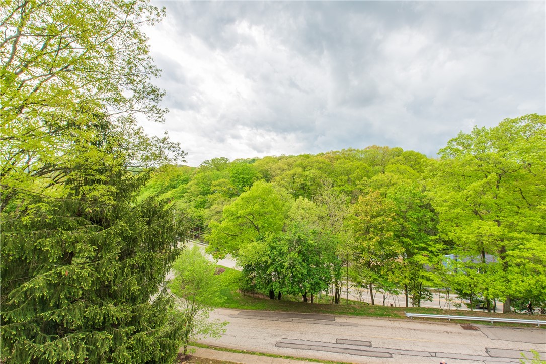 Ross Twp, Pennsylvania 15202, United States, 2 Bedrooms Bedrooms, ,2 BathroomsBathrooms,Residential,Pending,124041