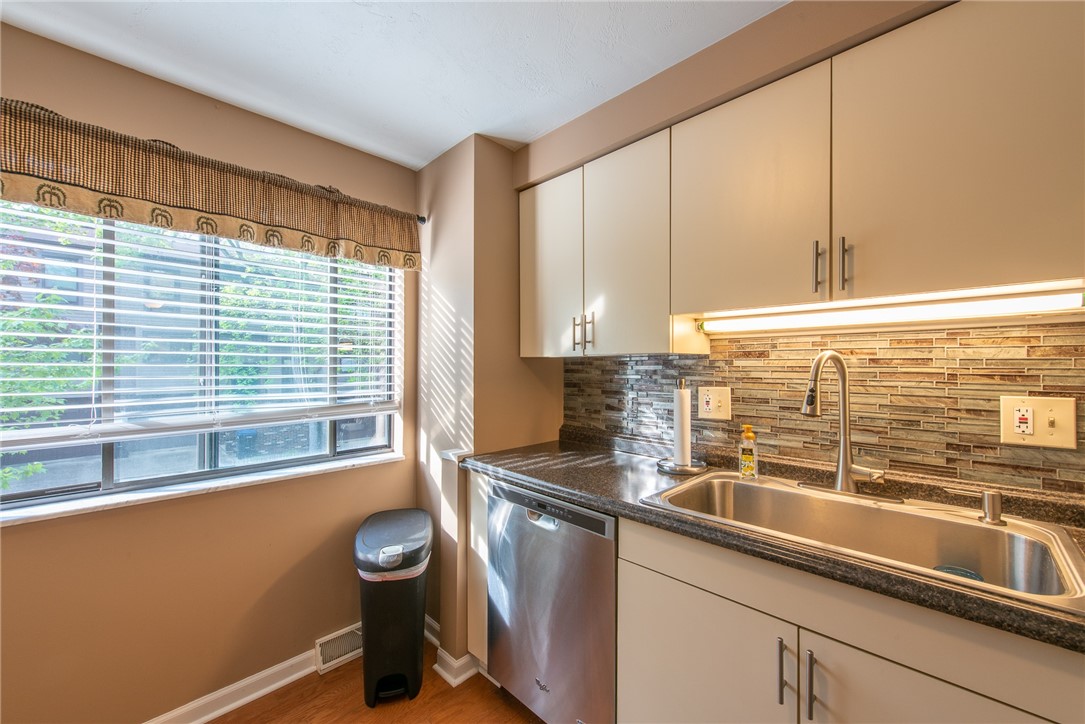 Ross Twp, Pennsylvania 15202, United States, 2 Bedrooms Bedrooms, ,2 BathroomsBathrooms,Residential,Pending,124041