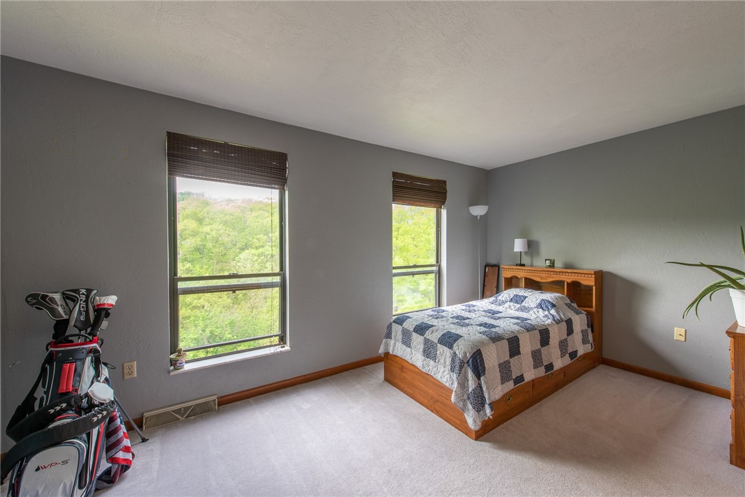 Ross Twp, Pennsylvania 15202, United States, 2 Bedrooms Bedrooms, ,2 BathroomsBathrooms,Residential,Pending,124041