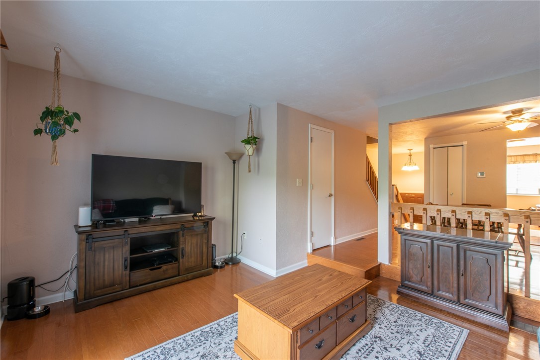 Ross Twp, Pennsylvania 15202, United States, 2 Bedrooms Bedrooms, ,2 BathroomsBathrooms,Residential,Pending,124041