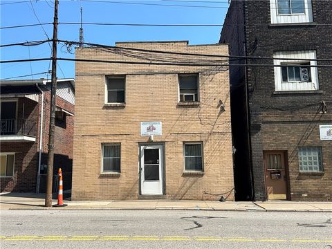 Photo of 926 Island Ave, Mckees Rocks, PA 15136 (MLS # 1749195)