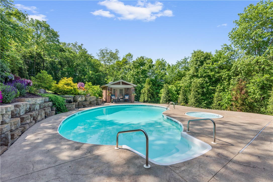 South Fayette, Pennsylvania 15017, United States, 4 Bedrooms Bedrooms, ,3 BathroomsBathrooms,Residential,Pending,194462