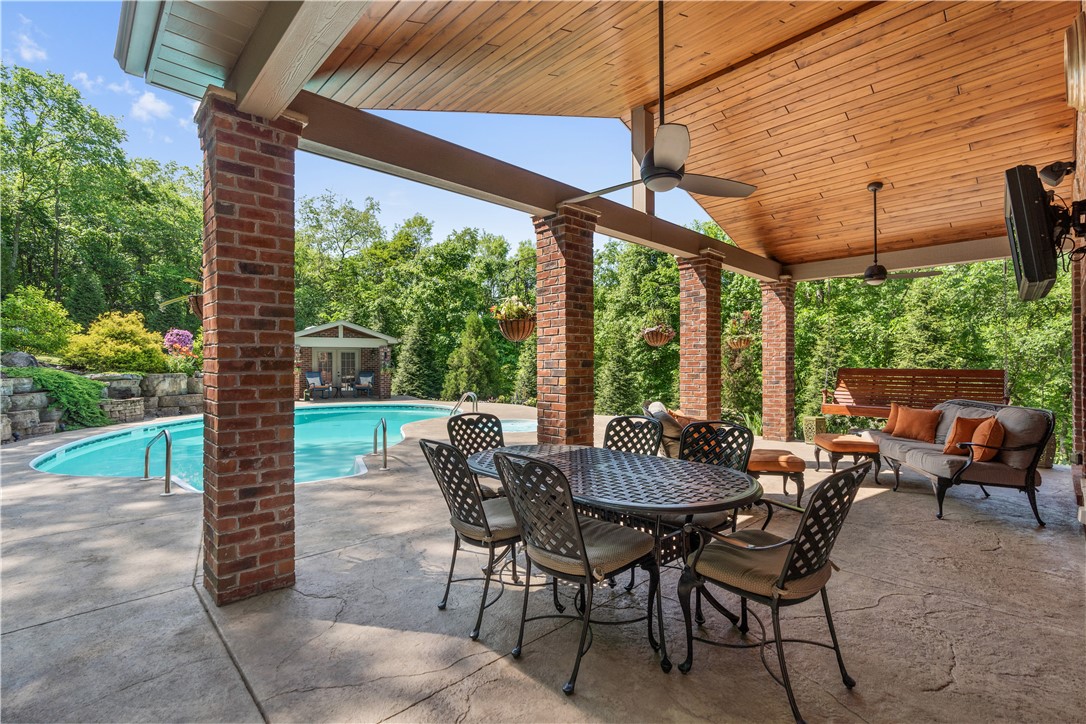 South Fayette, Pennsylvania 15017, United States, 4 Bedrooms Bedrooms, ,3 BathroomsBathrooms,Residential,Pending,194462