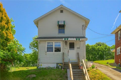 Homes For Sale - 1133 Rosannah St St<br/> Ellwood City, PA 16117