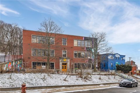 Photo of 4072 Franklin Rd, Pittsburgh, PA 15214 (MLS # 1737829)