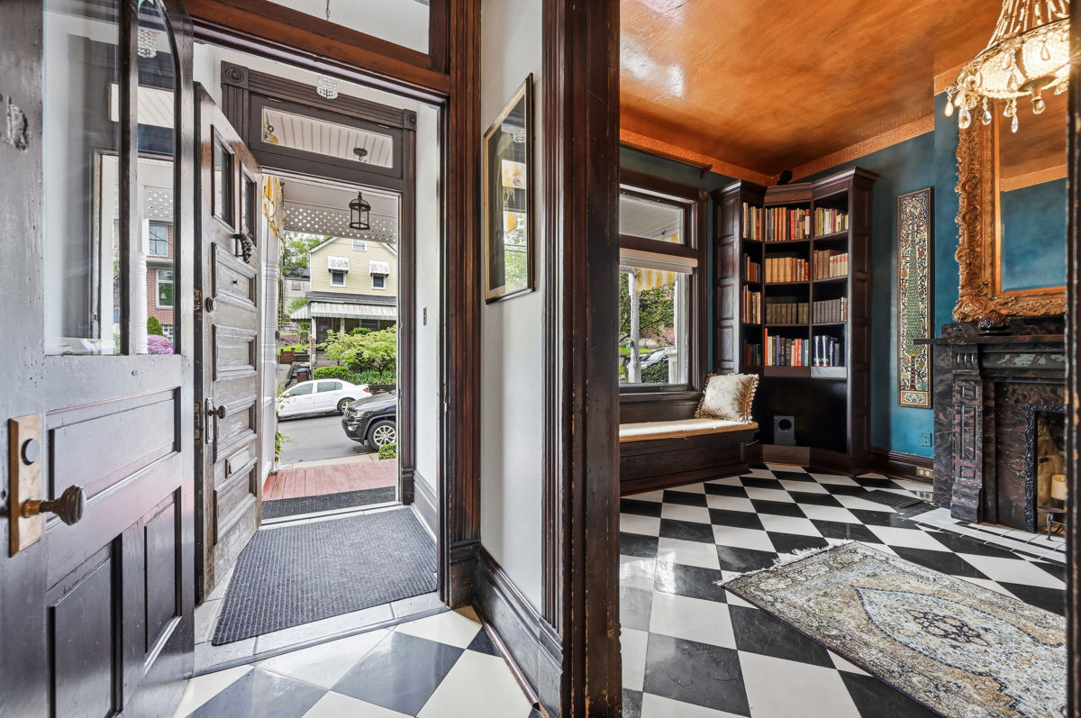 422 Hastings Street