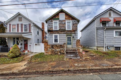 Photo of 227 Avenue A, Latrobe, PA 15650 (MLS # 1750905)