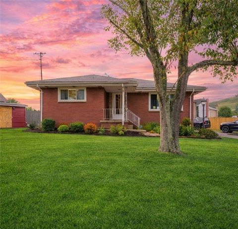 Photo of 500 Underwood Ave, Elizabeth, PA 15037 (MLS # 1737779)