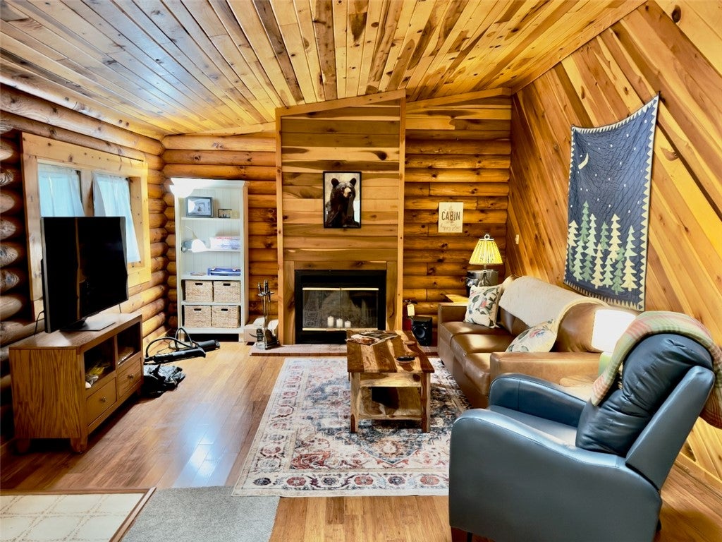 152 Johnston Ln