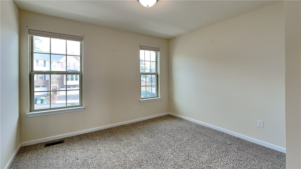 Ross Twp, Pennsylvania 15237, United States, 3 Bedrooms Bedrooms, ,3 BathroomsBathrooms,Residential,Active,97249