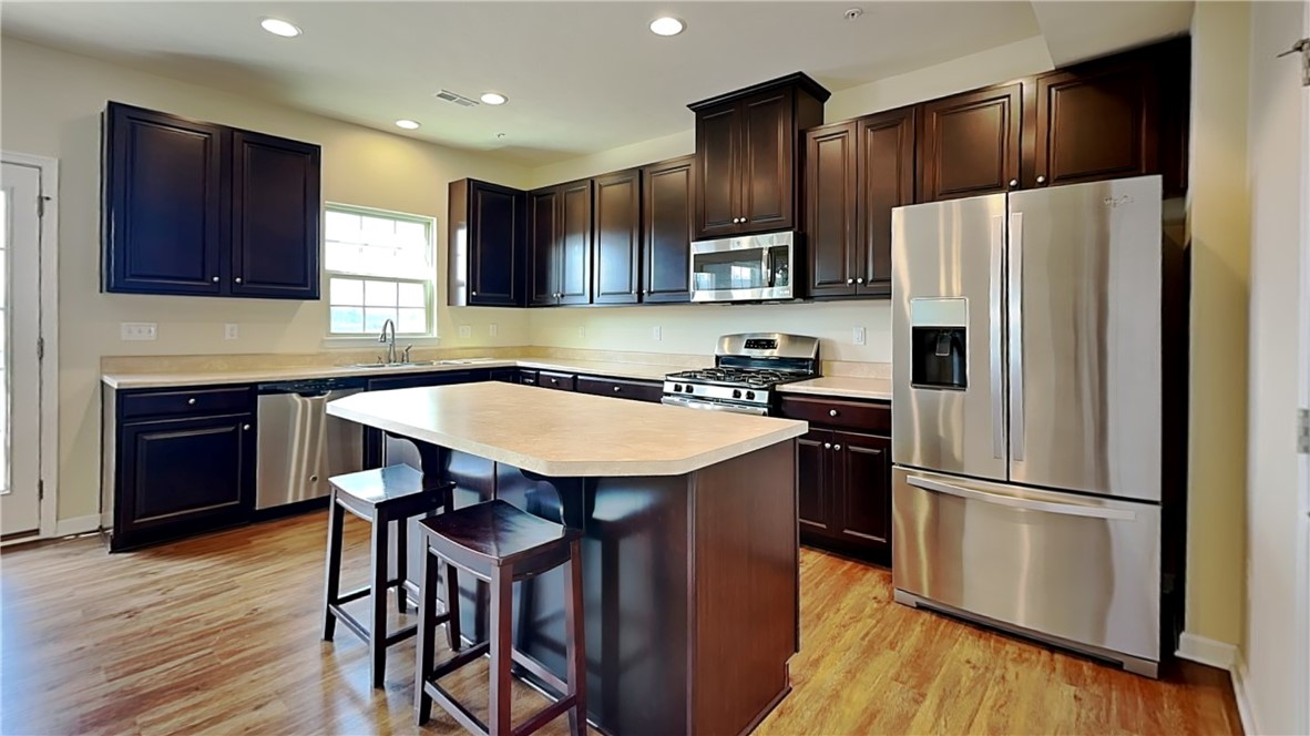 Ross Twp, Pennsylvania 15237, United States, 3 Bedrooms Bedrooms, ,3 BathroomsBathrooms,Residential,Active,97249