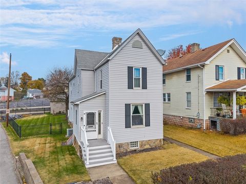 Photo of 1280 Summerlea Ave, Washington, PA 15301 (MLS # 1729592)