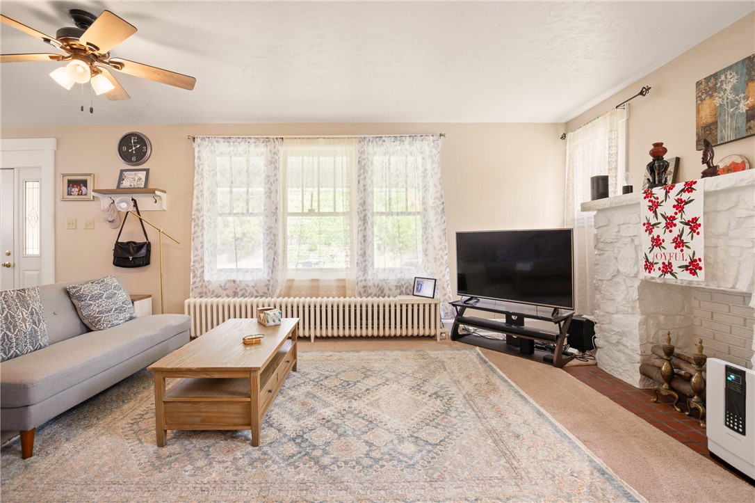 Westmont Hilltop School District, Pennsylvania 15905, United States, 4 Bedrooms Bedrooms, ,2 BathroomsBathrooms,Residential,Pending,124443