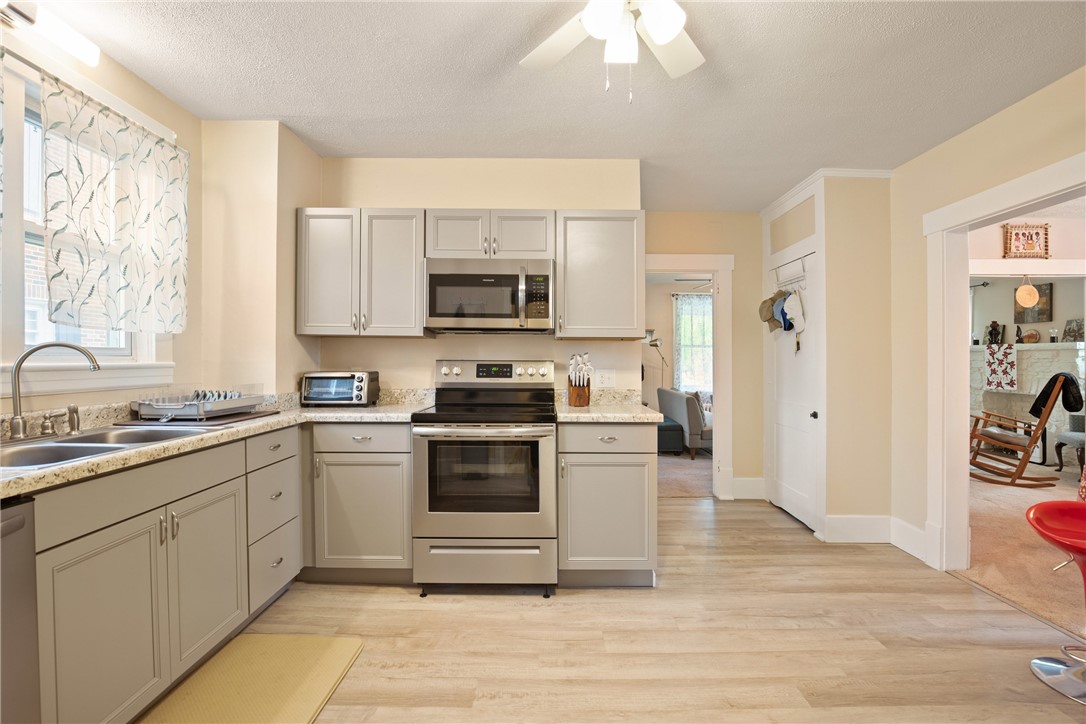 Westmont Hilltop School District, Pennsylvania 15905, United States, 4 Bedrooms Bedrooms, ,2 BathroomsBathrooms,Residential,Pending,124443