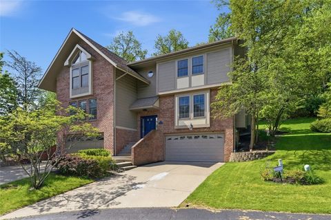 Townhouse For Sale - 250 The Pines Dr. Dr<br/> Scott Twp, PA 15243