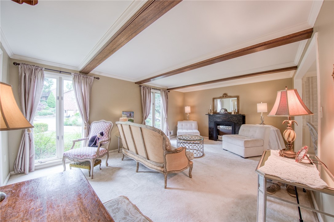 3389 Cochise Dr
