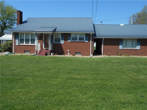 Townhouse For Sale - 2979 Raymond Ave Ave<br/> Derry Twp, PA 15650