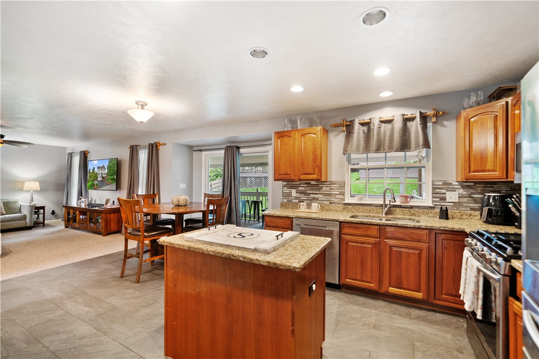 Hempfield Twp - Wml, Pennsylvania 15601, United States, 3 Bedrooms Bedrooms, ,3 BathroomsBathrooms,Residential,Contingent,40966