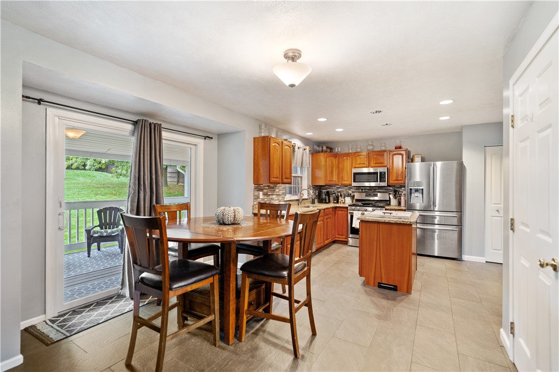 Hempfield Twp - Wml, Pennsylvania 15601, United States, 3 Bedrooms Bedrooms, ,3 BathroomsBathrooms,Residential,Contingent,40966