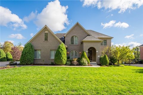 Photo of 108 Saddle Ridge Dr, Oakdale, PA 15071 (MLS # 1726809)