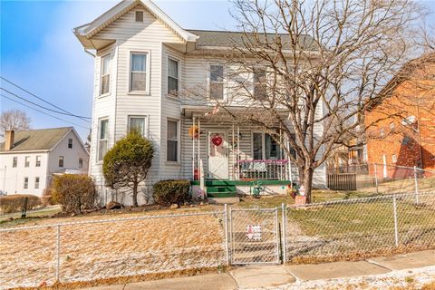Photo of 641 W Newton St, Greensburg, PA 15601 (MLS # 1738130)