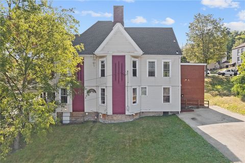 Photo of 910 E Maiden St, Washington, PA 15301 (MLS # 1737012)