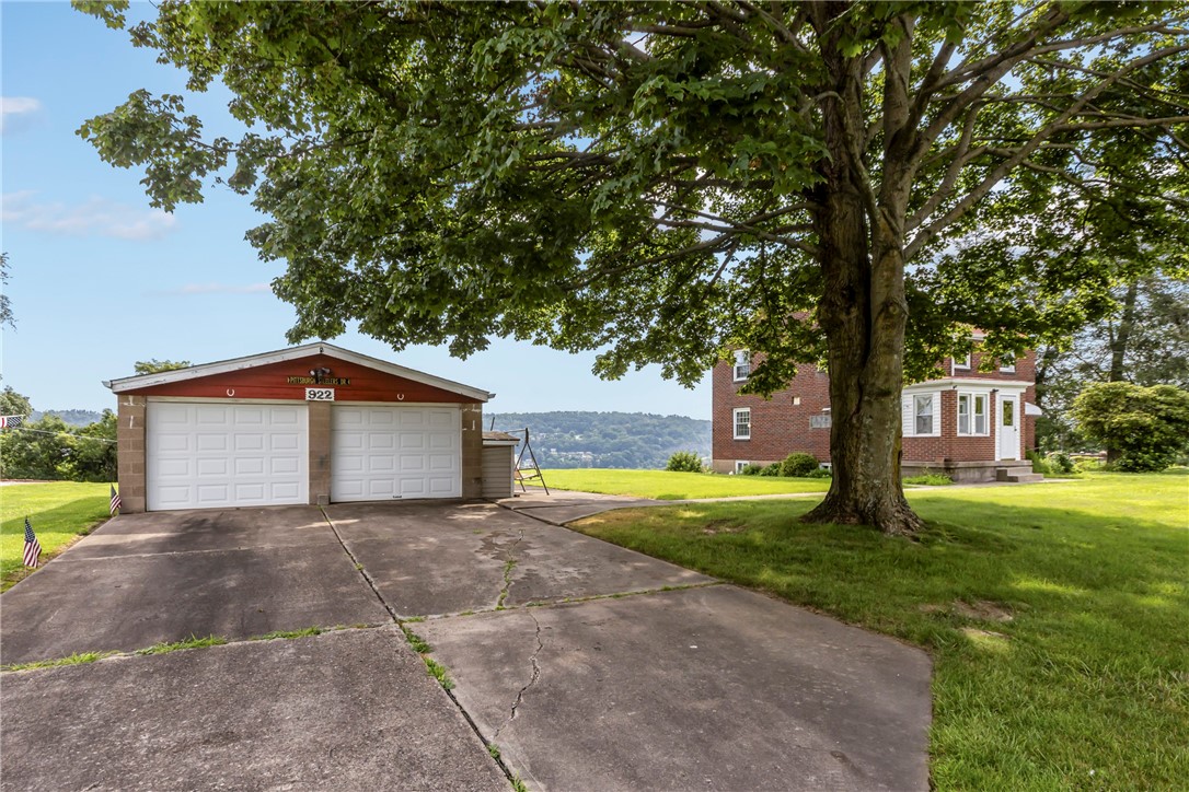 922 Foster Rd