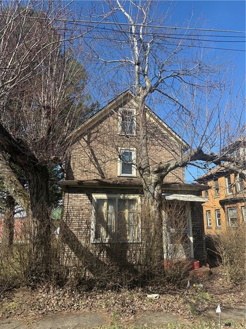 1046 Wallis Ave Farrell PA 16121