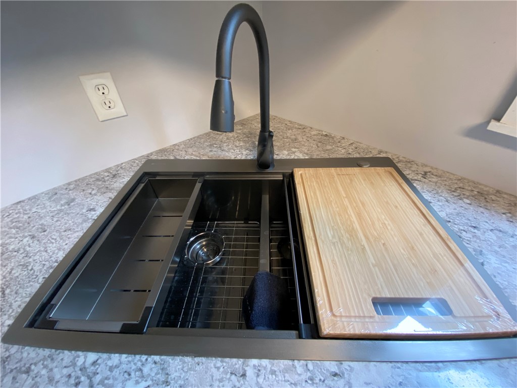 Greenville Boro - Mer, Pennsylvania 16125, United States, 4 Bedrooms Bedrooms, ,2 BathroomsBathrooms,Residential,Active,60809