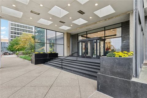 Photo of 112 Washington Pl #10C, Pittsburgh, PA 15219 (MLS # 1725525)