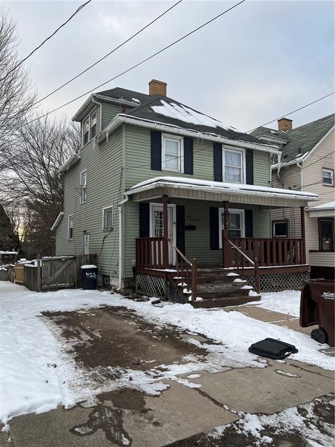 Photo of 426 Alderman Ave, Sharon, PA 16146 (MLS # 1751364)