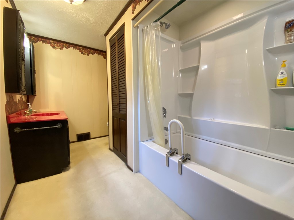 Salem Twp - Mer, Pennsylvania 16125, United States, 3 Bedrooms Bedrooms, ,2 BathroomsBathrooms,Residential,Active,107581