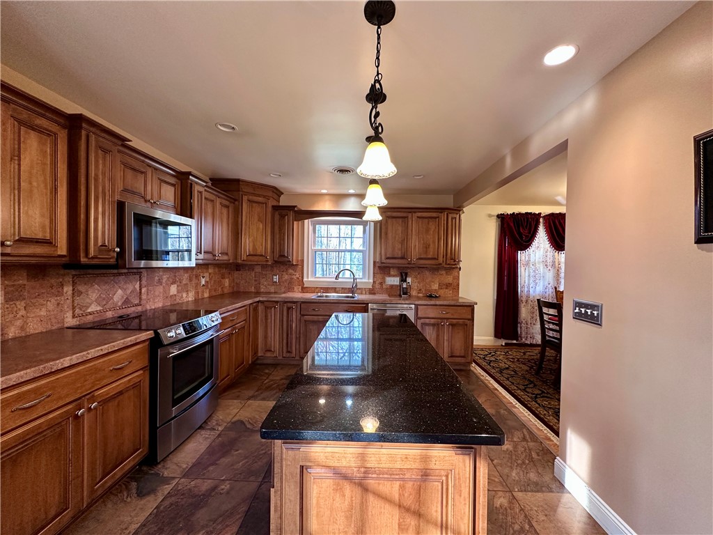 Neshannock Twp, Pennsylvania 16105, United States, 3 Bedrooms Bedrooms, ,3 BathroomsBathrooms,Residential,Active,246497