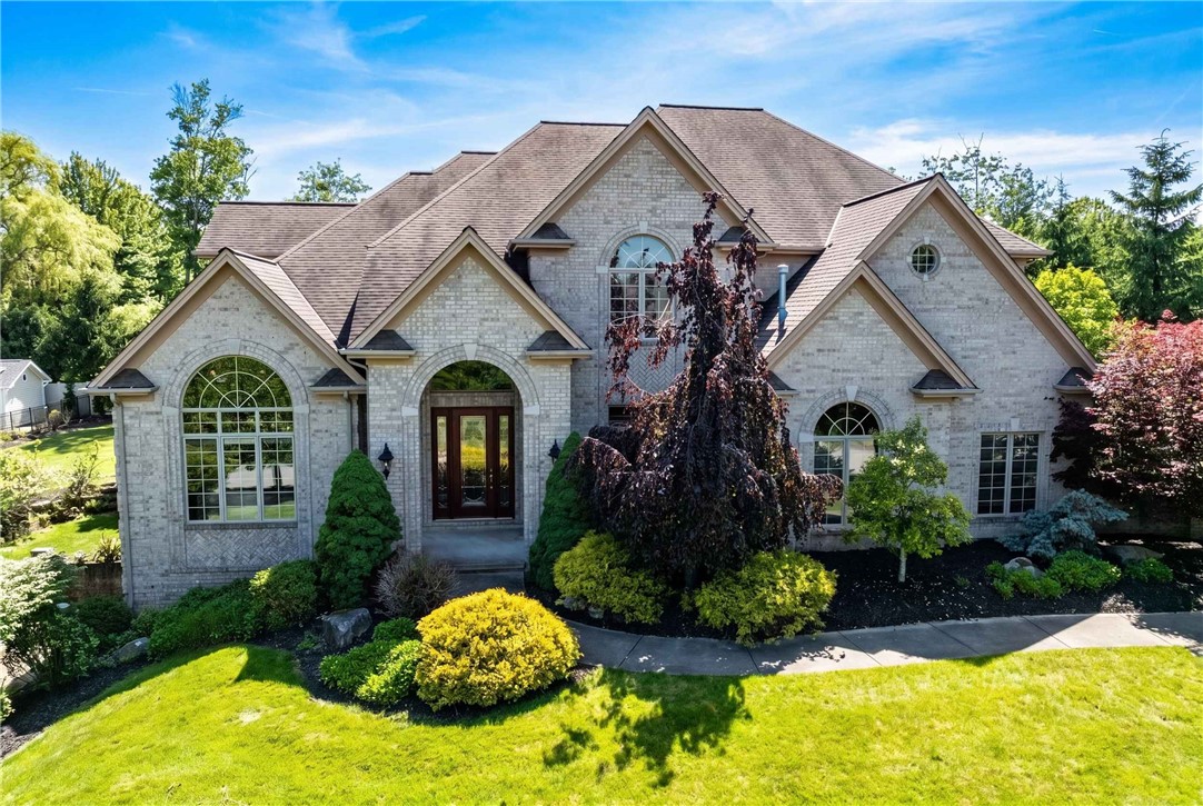 2114 N Villa Ct