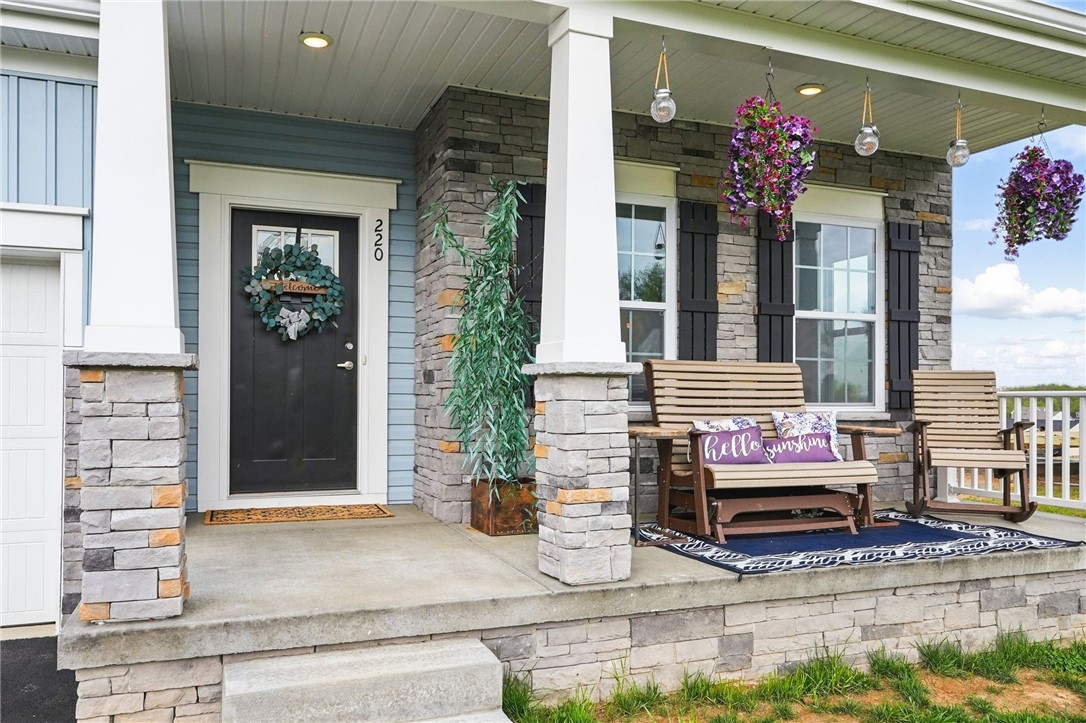 220 Cornstalk Ct