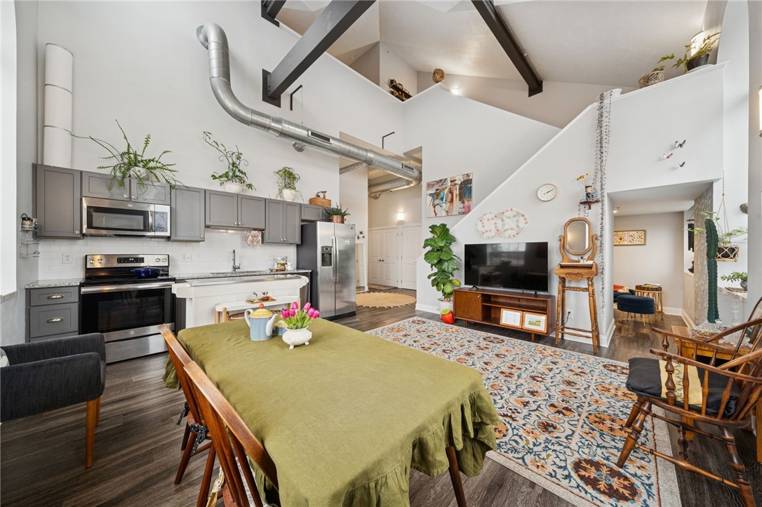 Swissvale, Pennsylvania 15218, United States, 2 Bedrooms Bedrooms, ,2 BathroomsBathrooms,Residential,Contingent,250025