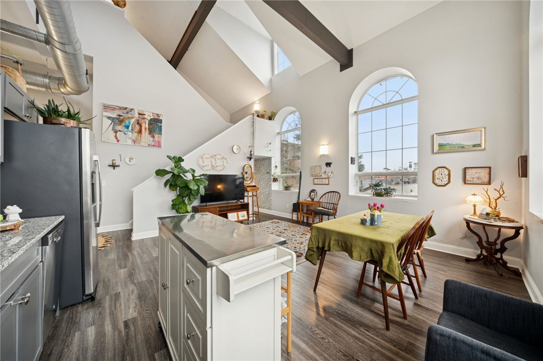 Swissvale, Pennsylvania 15218, United States, 2 Bedrooms Bedrooms, ,2 BathroomsBathrooms,Residential,Contingent,250025