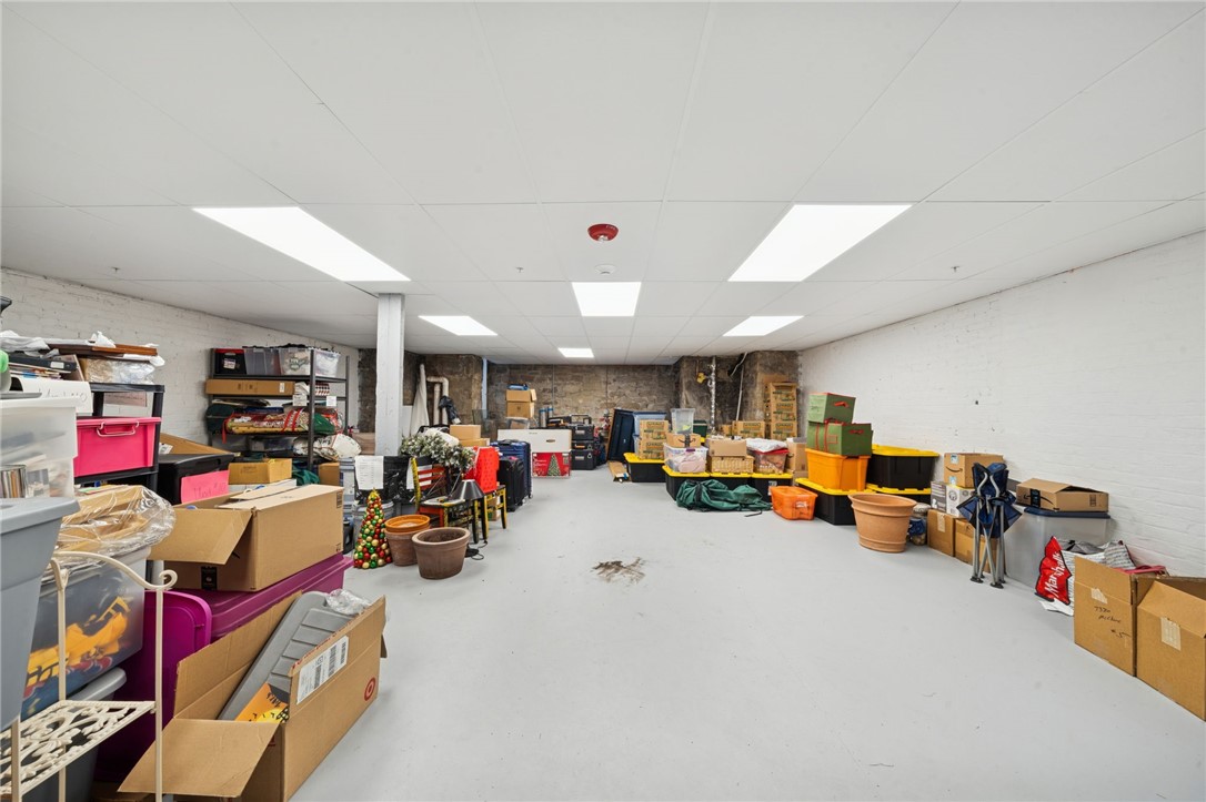 Swissvale, Pennsylvania 15218, United States, 2 Bedrooms Bedrooms, ,2 BathroomsBathrooms,Residential,Contingent,250025