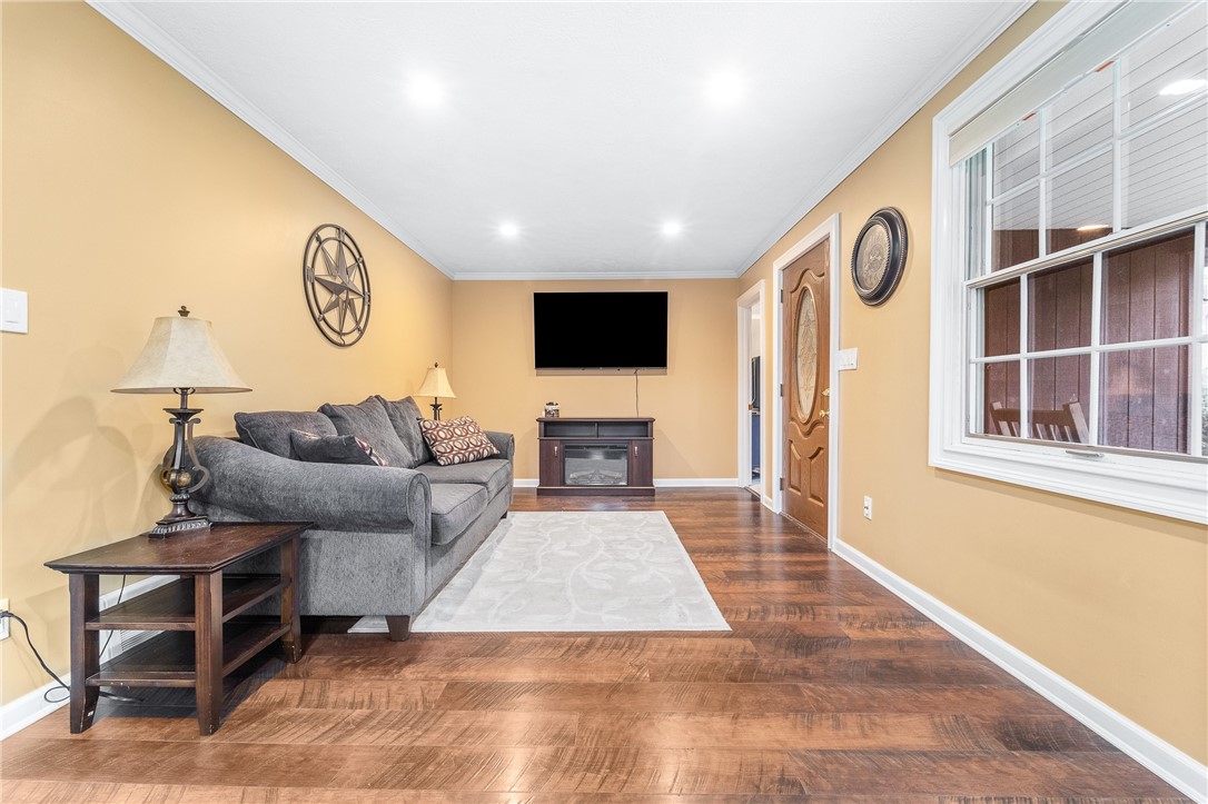 Cecil, Pennsylvania 15321, United States, 3 Bedrooms Bedrooms, ,2 BathroomsBathrooms,Residential,Active,172789