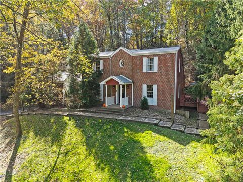 Photo of 525 Arcadia Dr, Pittsburgh, PA 15237 (MLS # 1726535)