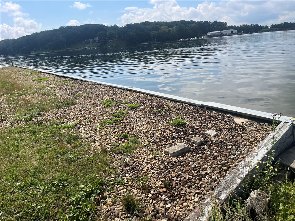 1395 Peninsula Drive